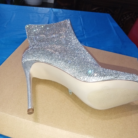 Steve Madden Sparkling Silver Heeled Boots - Picture 3 of 3